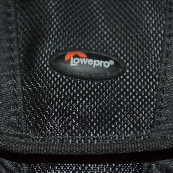 Lowepro camera case - Picture 5 of 15